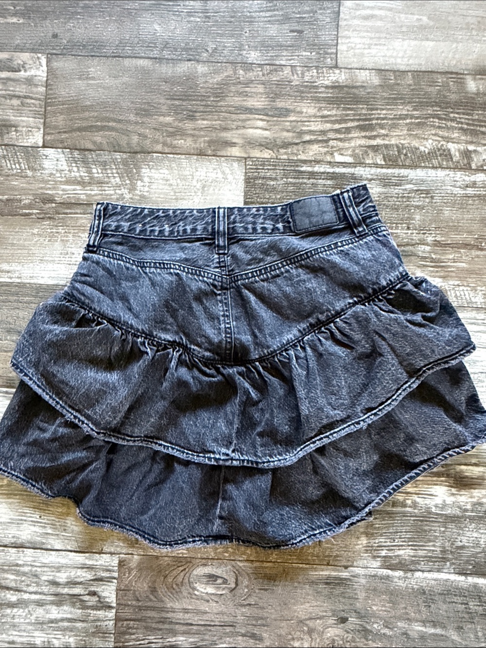 American Eagle Washed Black Denim Ruffle Mini Skirt Size 0 Y2K Coquette Festival - Picture 6 of 6